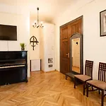 Old Historical One Bedroom 리가