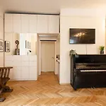 Old Historical One Bedroom Apartmán