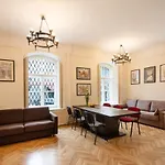 Apartmán Old Historical One Bedroom